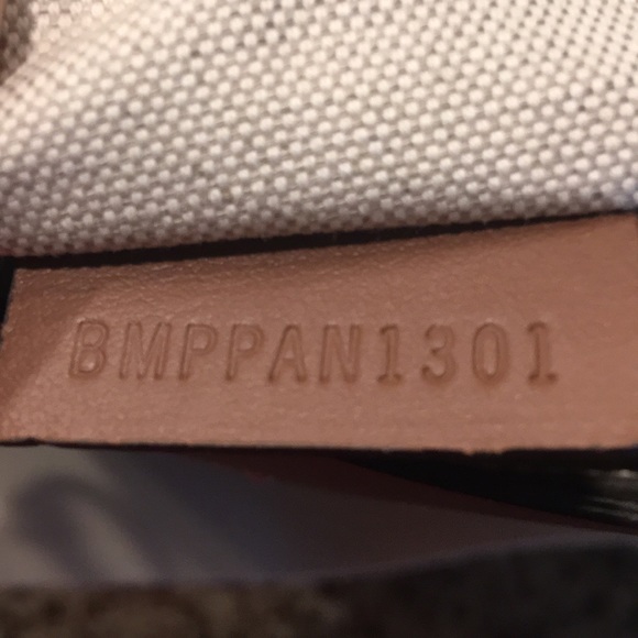 NWT Burberry Bucket Bag 2020 - Picture 4 of 8